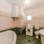 Ana With Private Pool And Large Garden- By Ta Leut Agency *