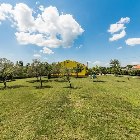 Ana With Private Pool And Large Garden- By Ta Leut Agency Policnik