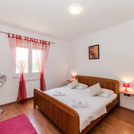 Ana With Private Pool And Large Garden- By Ta Leut Agency Вилла Policnik