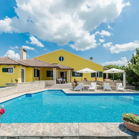 Βίλα Ana With Private Pool And Large Garden- By Ta Leut Agency