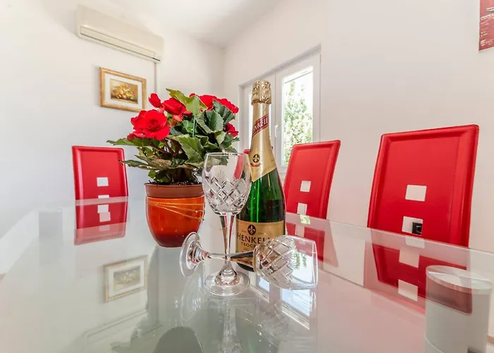 Villa Ana With Private Pool And Large Garden- By Ta Leut Agency *