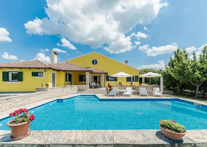 Villa Ana With Private Pool And Large Garden- By Ta Leut Agency