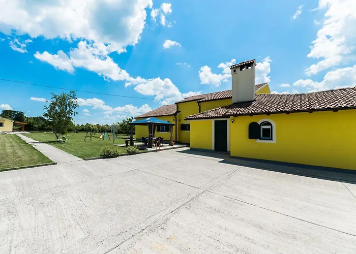 Ana With Private Pool And Large Garden- By Ta Leut Agency Villa Policnik