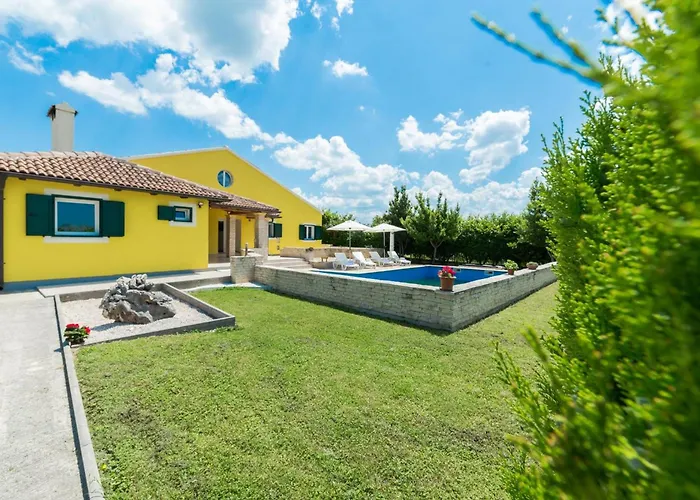 Ana With Private Pool And Large Garden- By Ta Leut Agency 빌라 *
