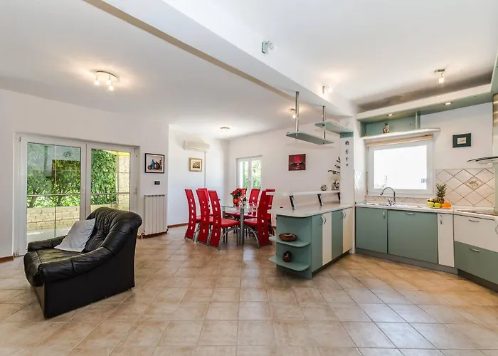 Ana With Private Pool And Large Garden- By Ta Leut Agency *