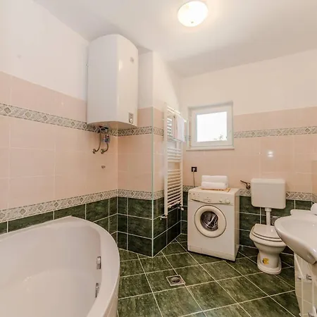 Ana With Private Pool And Large Garden- By Ta Leut Agency *