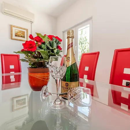 Villa Ana With Private Pool And Large Garden- By Ta Leut Agency *