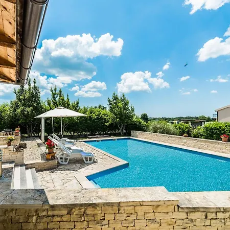 Ana With Private Pool And Large Garden- By Ta Leut Agency *