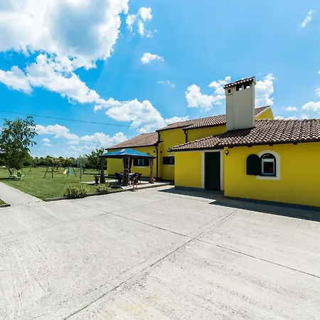 Ana With Private Pool And Large Garden- By Ta Leut Agency Villa Policnik