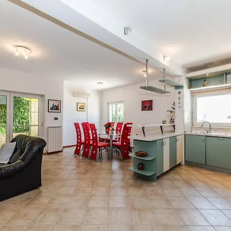 Ana With Private Pool And Large Garden- By Ta Leut Agency *