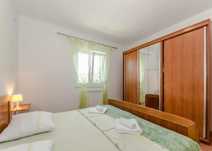 Ana With Private Pool And Large Garden- By Ta Leut Agency * Policnik