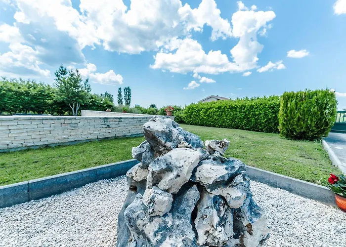 Ana With Private Pool And Large Garden- By Ta Leut Agency *