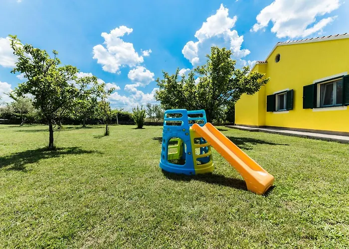 Ana With Private Pool And Large Garden- By Ta Leut Agency